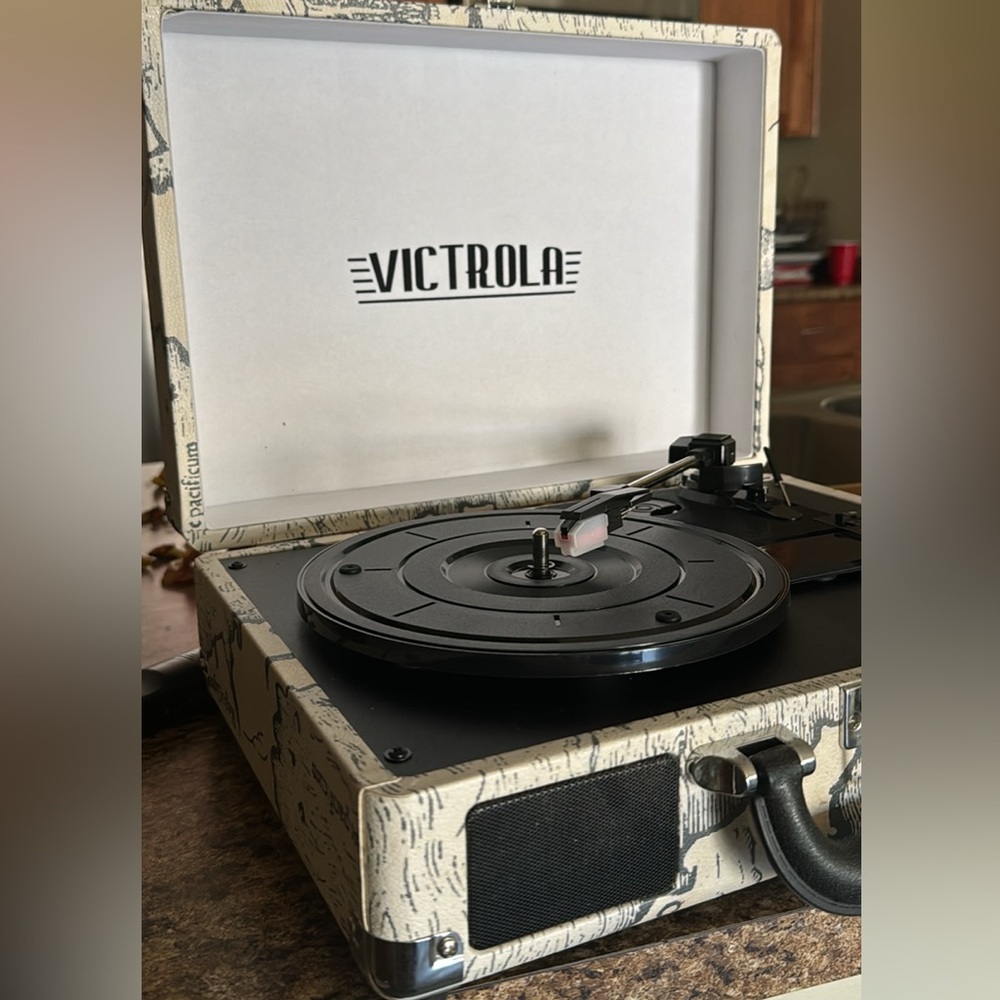 Victrola record player - Picture 3 of 4